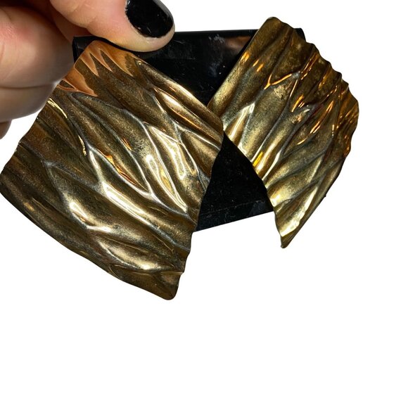 Vintage Gold Winged Clip On Earrings Dead Stock Earrings - Picture 2 of 4